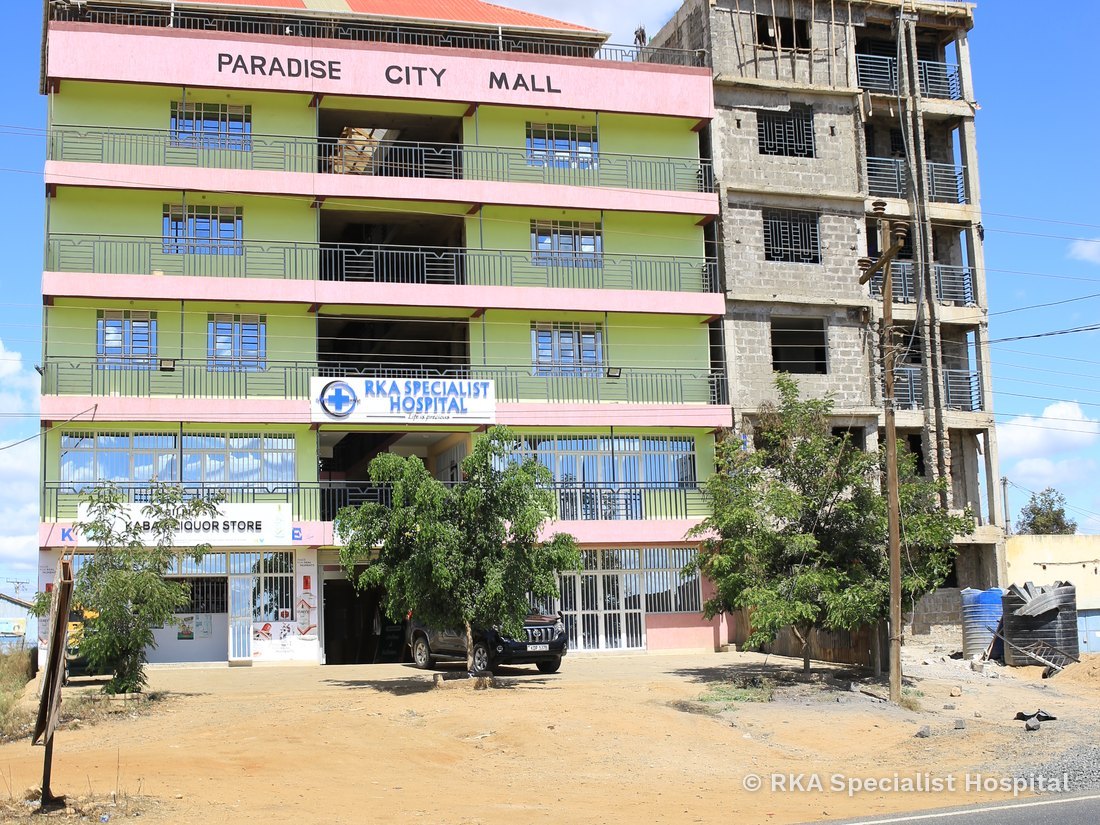RKA Specialist Hospital building at Paradise City Mall in daylight